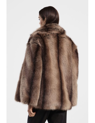 Pelo ecológico curto com inversões largas e volume Dixie