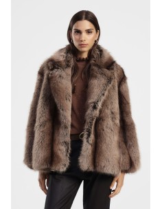 Pelo ecológico curto com inversões largas e volume Dixie