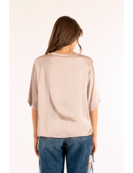 T-Shirt de cetim sobre Kontatto