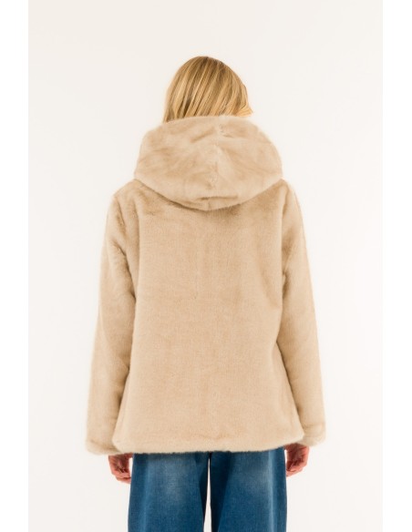 Capuz de pele Kontatto