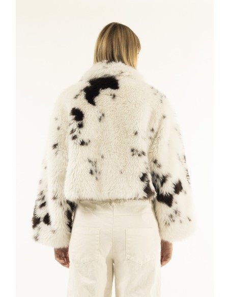 Casaco curto de pêlo estampado de vaca Kontatto