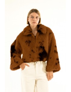 Casaco de pele sintética cropped estampado de vaca Kontatto 2