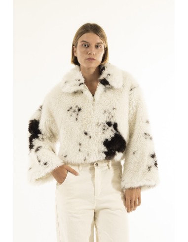 Casaco de pele sintética cropped estampado de vaca Kontatto