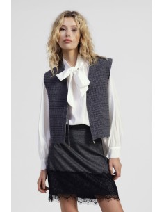 Colete Curto Estruturado com Fecho de Cordão Dixie