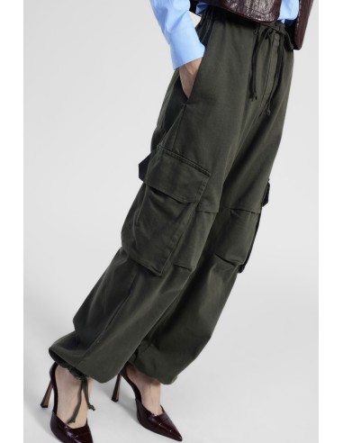 Calças cargo com bolsos aplicados e cordão de ajuste Dixie