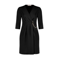 Vestido curto com bainha curvilínea em crepe de esparguete cruzado com pormenor de corrente Rinascimento Curvy 2