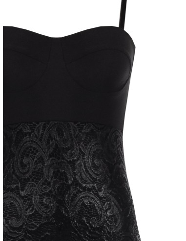 Vestido bustier em tecido técnico com culotte integrada e saia em renda revestida Rinascimento