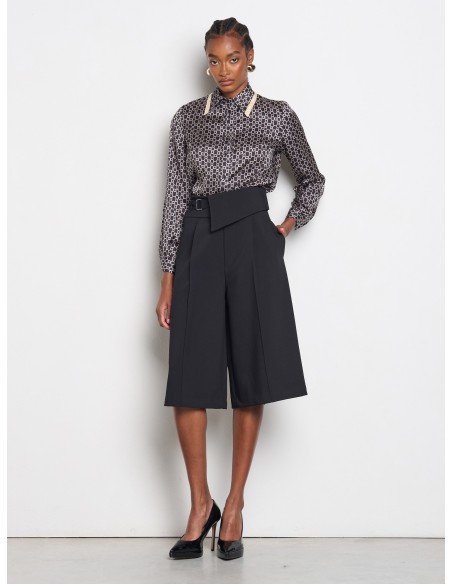 Bermuda Com Pinças E Cinto Coordenado Rinascimento