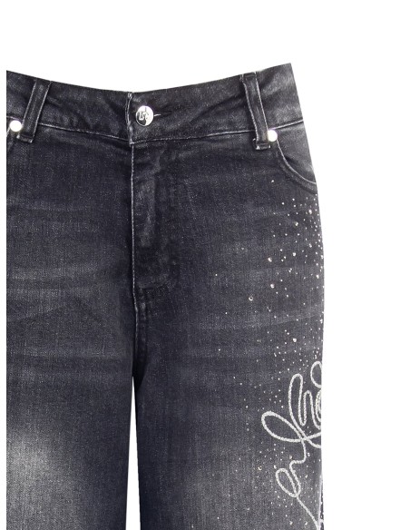 Jeans straight com strass e bordado numa perna Rinascimento