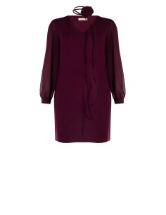 Vestido curto em corte trapézio em scuba crepe com bolsos e cintura com rosa destacável Rinascimento Curvy 2