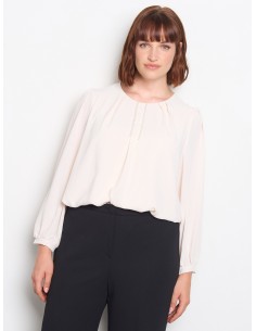 Blusa Curvy Ampla em Cetim Fosco com Detalhe de Pérolas Rinascimento Curvy