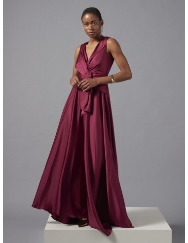 Vestido extra longo em cetim com decote em V e drapeado na anca Rinascimento