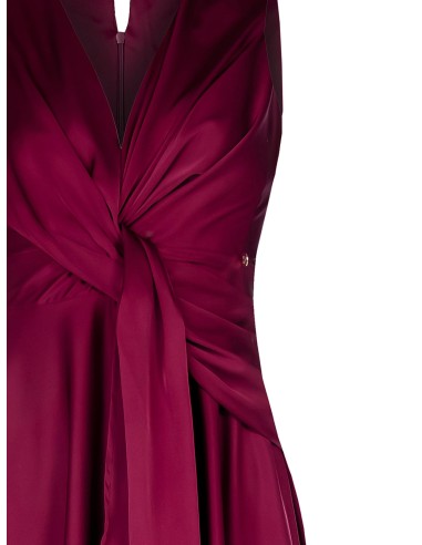 Vestido Extra Longo em Cetim com Decote em V e Drapeado no Quadril Rinascimento