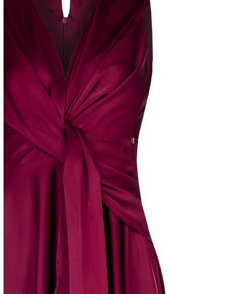 Vestido Extra Longo em Cetim com Decote em V e Drapeado no Quadril Rinascimento