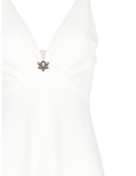 Top acinturado em cetim decotado com copas e broche joia Rinascimento