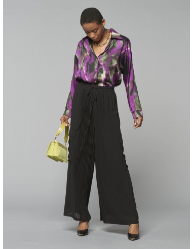 Camisa Ampla e Assimétrica em Cetim Rinascimento