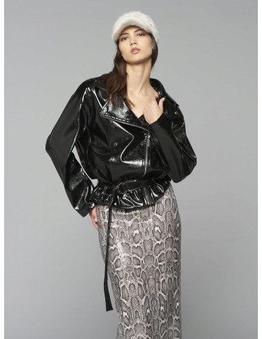 Casaco oversize em pele sintética envernizada com cinto coordenado Rinascimento