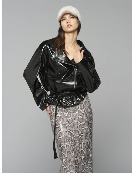 Casaco oversize em pele sintética envernizada com cinto coordenado Rinascimento