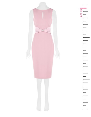 Vestido tubinho com faixa em cetim e detalhe de joia Rinascimento