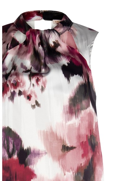 Top fluido com cut-out no decote Rinascimento