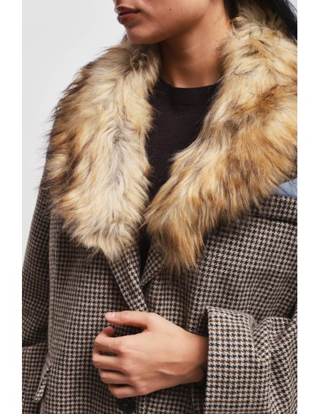 Casaco Oversize com Gola em Pele Sintética Maryley