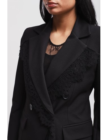 Conjunto com casaco de duplo peito e calças palazzo com renda Maryley