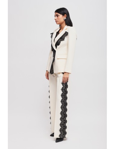 Conjunto com blazer cruzado e calças palazzo com renda Maryley