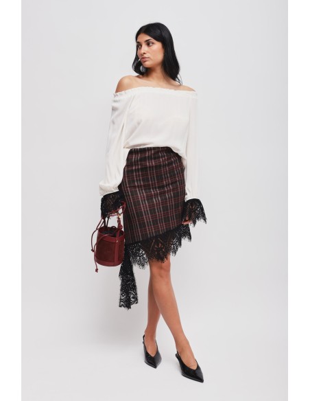 Blusa com decote barco e punhos em renda Maryley