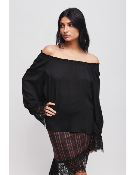 Blusa com decote canoa e punhos em renda Maryley