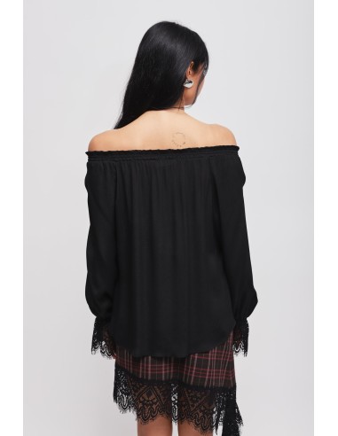 Blusa com decote em barco e punhos em renda Maryley