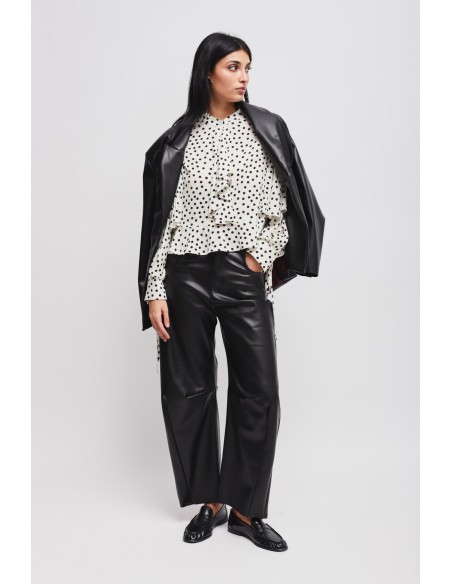 Blusa em viscose com padrão de bolinhas e folhos Maryley