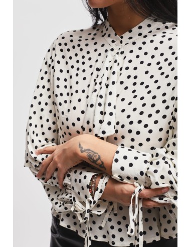 Blusa em viscose às bolinhas com folhos Maryley