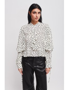 Blusa em viscose com padrão de bolinhas e folhos Maryley