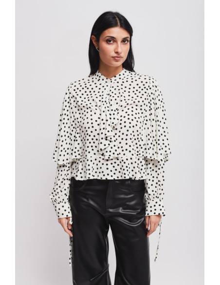 Blusa em viscose com padrão de bolinhas e folhos Maryley