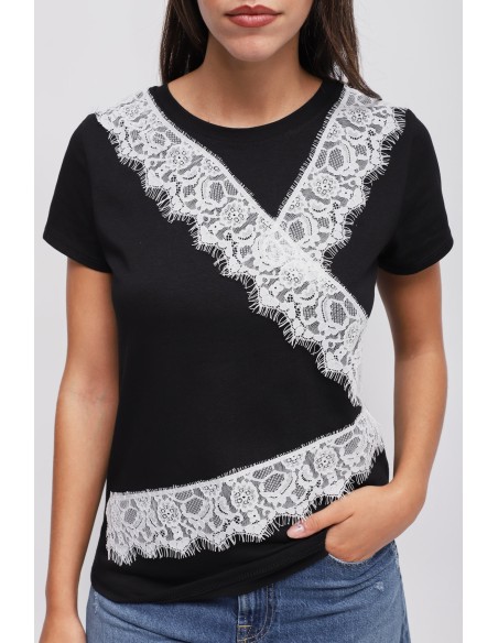 T-shirt com detalhes em renda Maryley