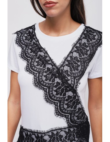 T-shirt com detalhes em renda Maryley