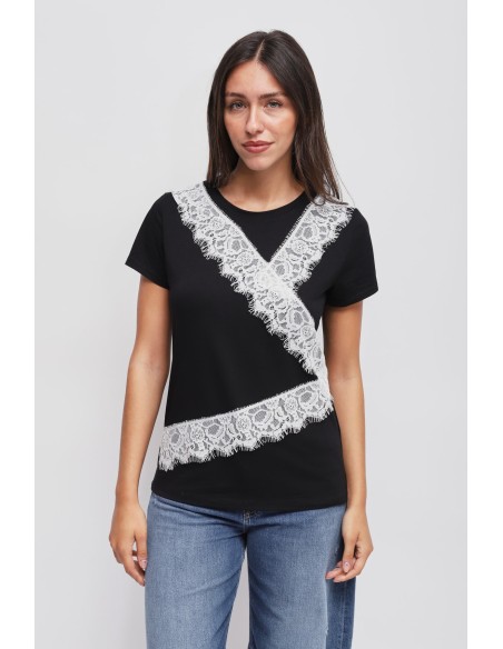 T-shirt com detalhes em renda Maryley