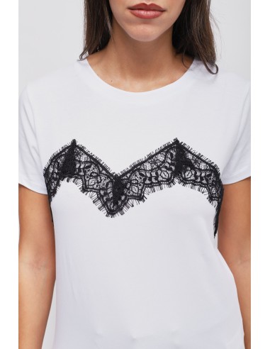 T-shirt com aplicações em renda Maryley