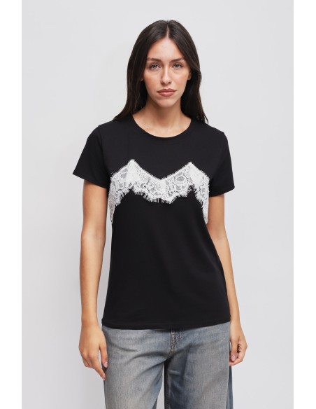 T-shirt com aplicações em renda Maryley