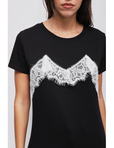 T-shirt com aplicações em renda Maryley