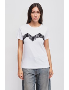 T-shirt com aplicações em renda Maryley