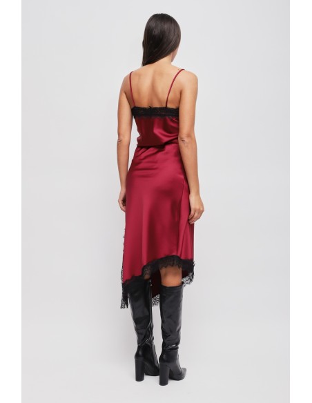 Saia em cetim com barra assimétrica e renda Maryley