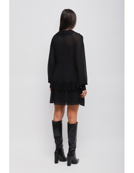 Vestido Curto com Renda Maryley