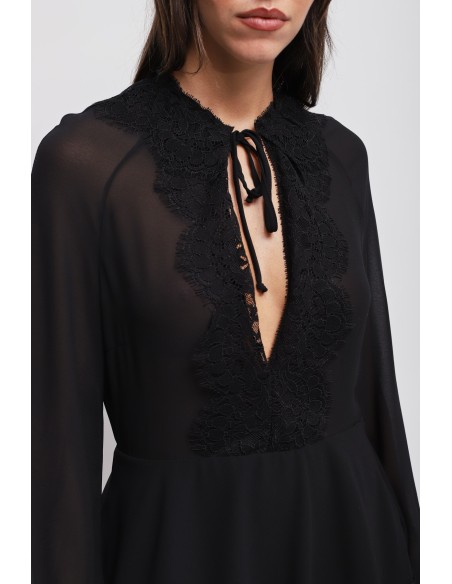 Vestido Curto com Renda Maryley