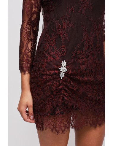 Mini vestido em renda com detalhe de joia Maryley