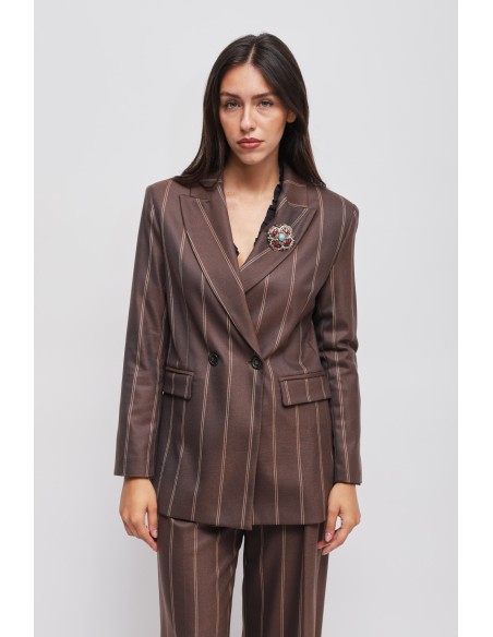 Blazer de duplo abotoamento riscado com broche Maryley