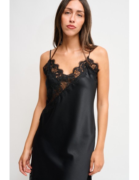 Vestido assimétrico em cetim com acabamentos em renda Maryley