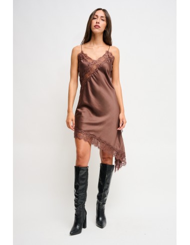Vestido Assimétrico em Cetim com Acabamentos em Renda Maryley