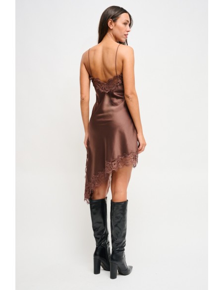 Vestido assimétrico em cetim com acabamentos em renda Maryley