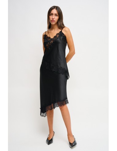 Top de cetim com acabamentos em renda Maryley
